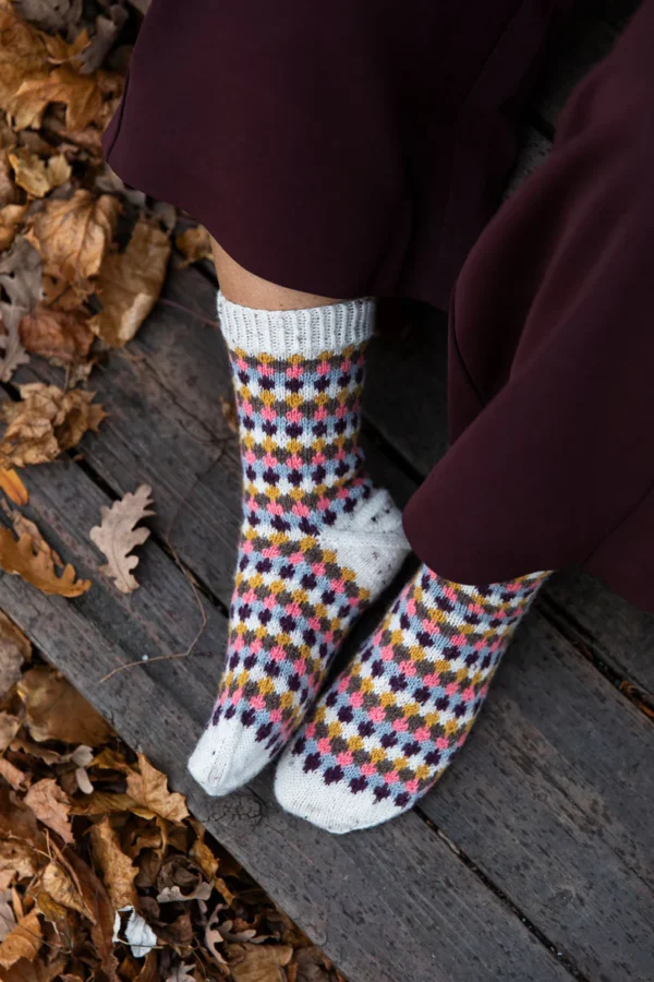 52 WEEKS OF SCRAP YARN. Laine Publishing - Imagen 6